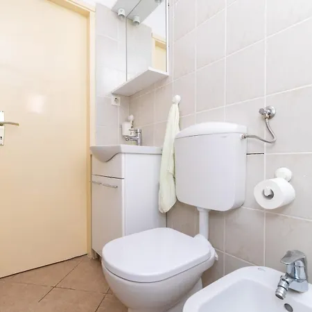 House Retina Pinezići