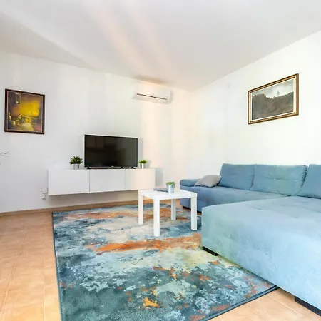 House Retina * Pinezići